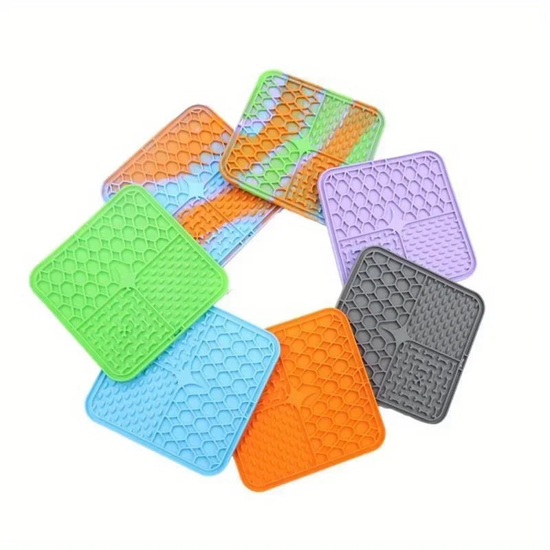 Silicone Dog Licking Mat – Slow Feeder with Suction Cups